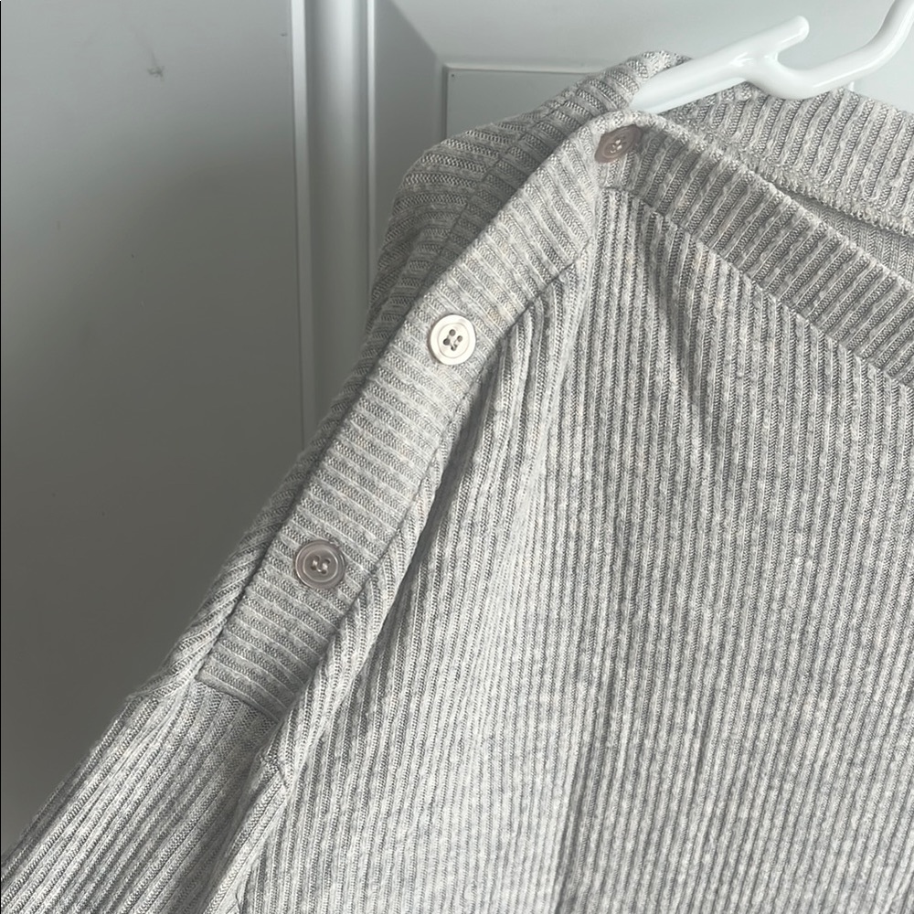 Beyond Yoga Gray Ribbed Sweater - Picture 3 of 7